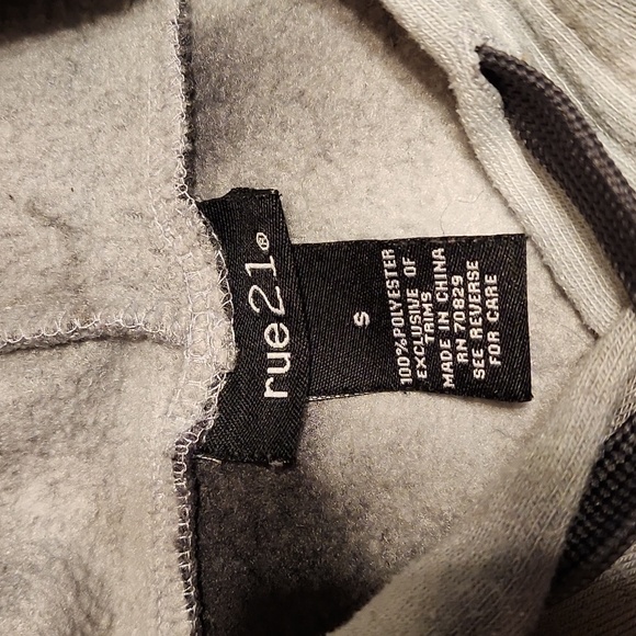 Rue 21 - SM Gray/White Cloudy Day Tie Dye Cropped Hoodie - Picture 9 of 10